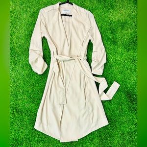 Aritzia Babaton Flowy Trenchcoat.